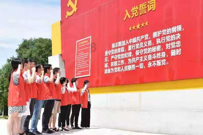 人情世故泰伦卢?科学养姆鬼才卢?小卡被按在板凳席真相大白!