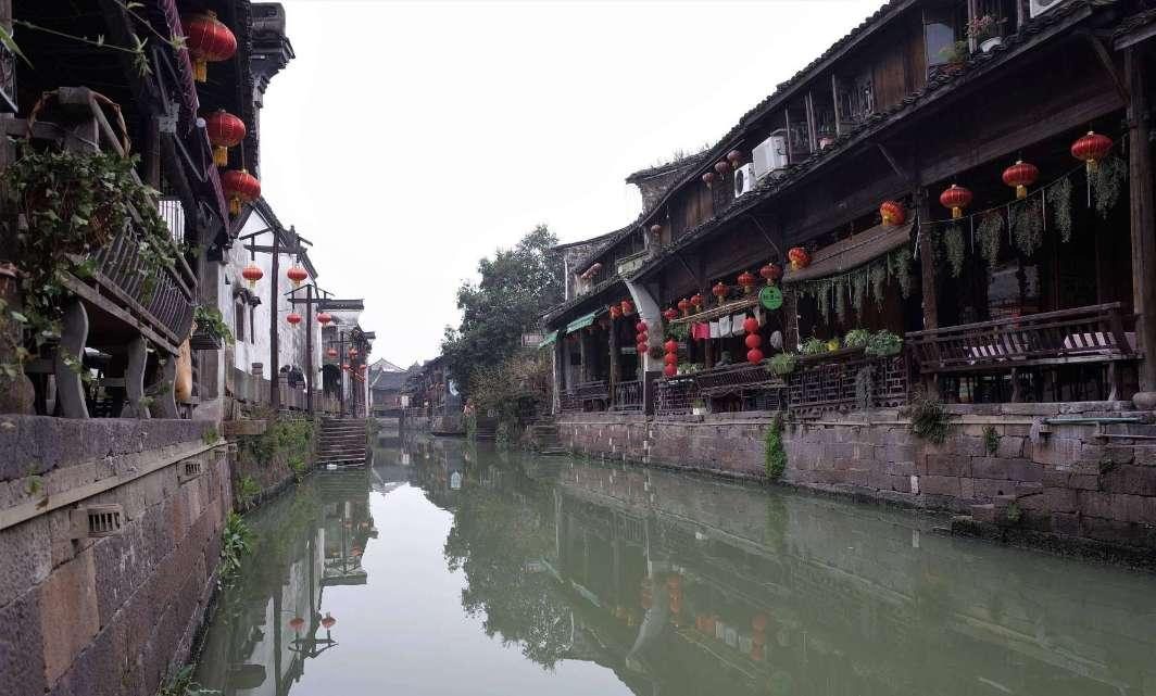 游客吐槽花2888看火箭发射被带到居民房楼顶，官方回应：虚假宣传，立案调查